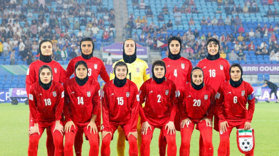  La selecci&oacute;n femenina iran&iacute; de f&uacute;tbol es homenajeada en Teher&aacute;n 