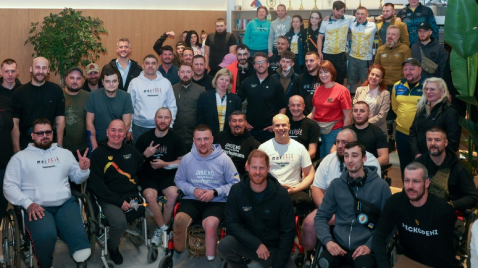 Britischer Prinz Harry besucht Kriegsversehrte in der Ukraine