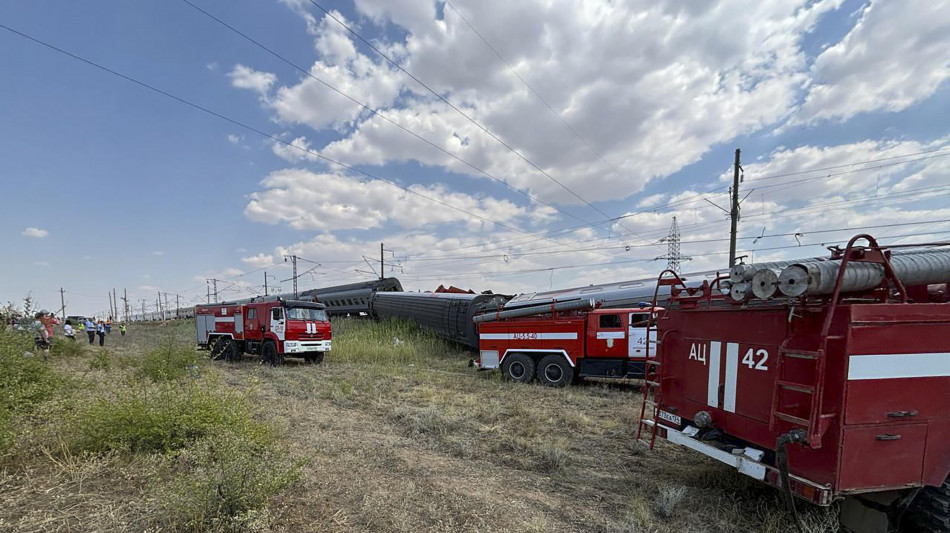 Droni ucraini su Volgograd, colpita la stazione dei treni