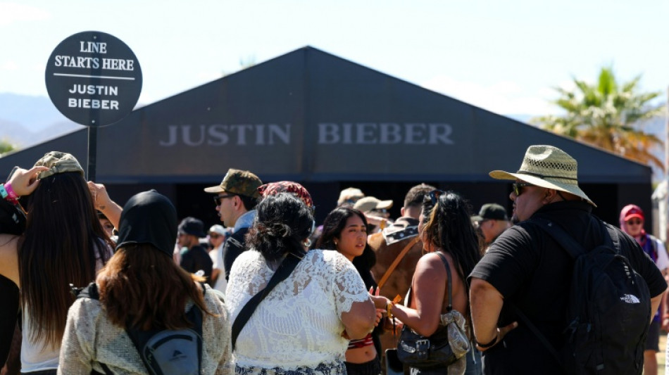  Justin Bieber reconnects with fans on Coachella's second day 