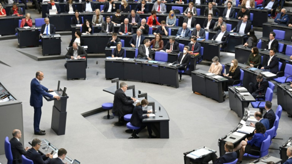 Schuldenbremse, Sonderverm&ouml;gen, Steuersenkung - Bundestag startet Haushaltswoche