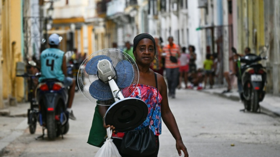  Mau tempo em cuba dificulta reconex&atilde;o el&eacute;trica ap&oacute;s apag&atilde;o 