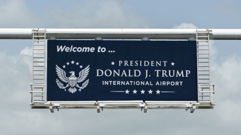  En Floride, l'a&eacute;roport de Palm Beach porte d&eacute;sormais le nom de Donald Trump 