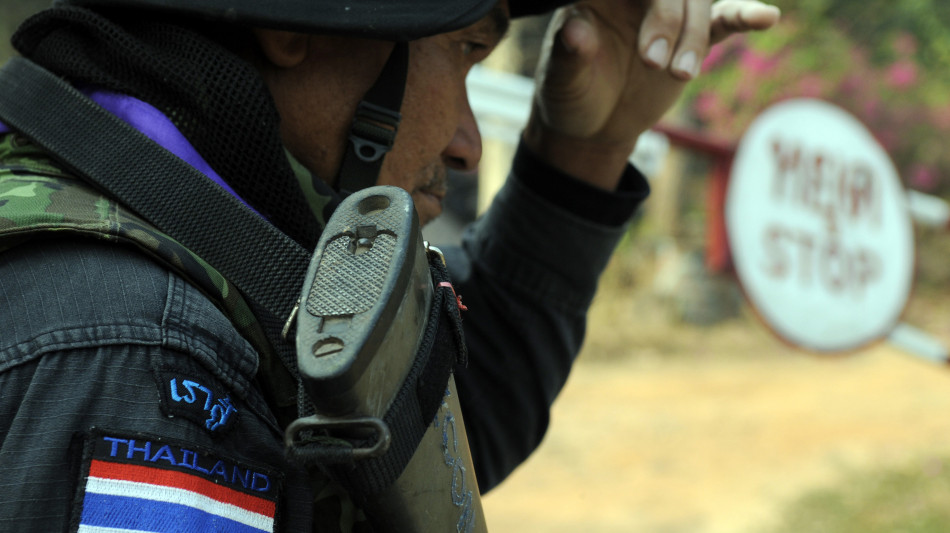 La Thailandia decreta la legge marziale al confine con Cambogia