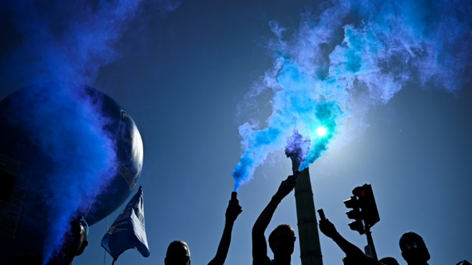 Contre l'"austérité", des cortèges plus garnis que le 10 septembre, émaillés de quelque incidents 