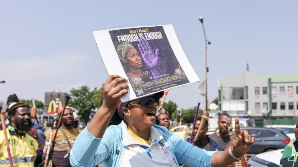  Mujeres en Sud&aacute;frica dicen "basta" ante ola de asesinatos 