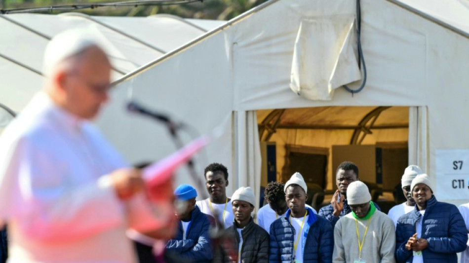  "Nous sommes tous des migrants", dit le pape au dernier jour de son voyage en Espagne 