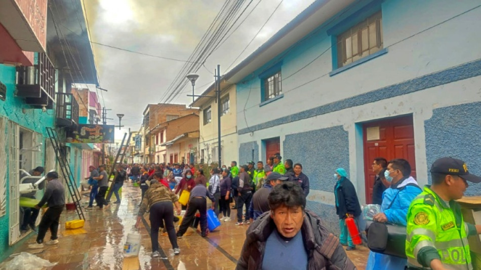  10 university students die in Peru restaurant fire 