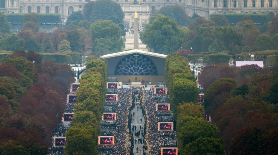  Huge crowds cheer Pope Leo along Champs-Elysees ahead of Paris mass 