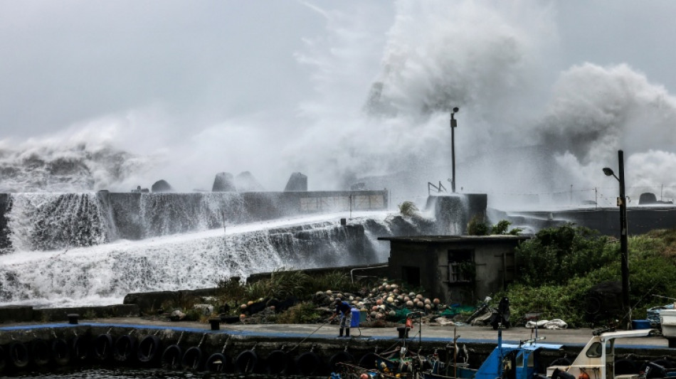  Thousands shelter in Taiwan as typhoon lashes Japan islands 