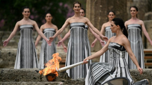 Zeremonie im antiken Olympia: Flamme f&uuml;r die Sommerspiele in Paris entz&uuml;ndet