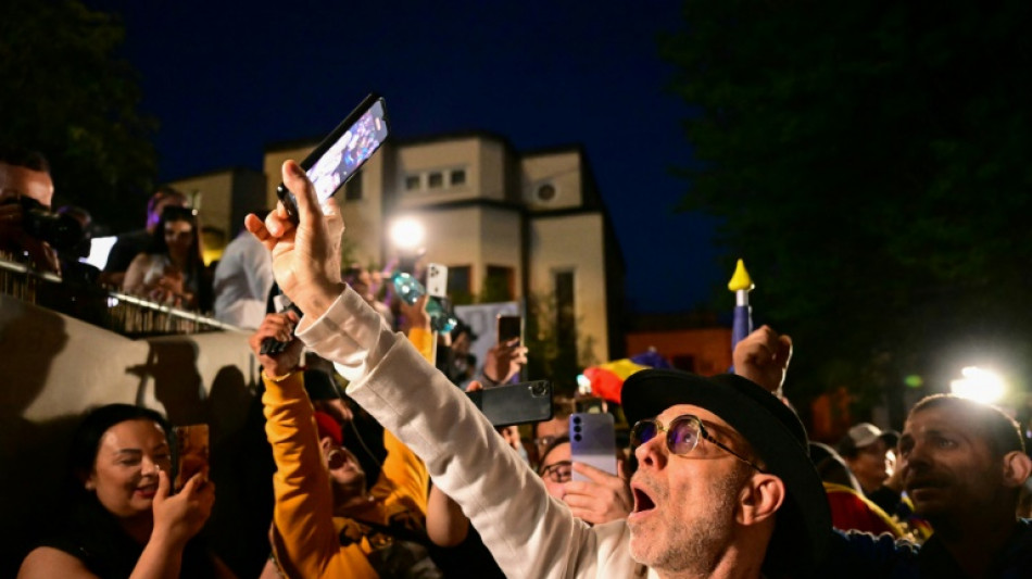 Far-right candidate leads Romania's presidential rerun