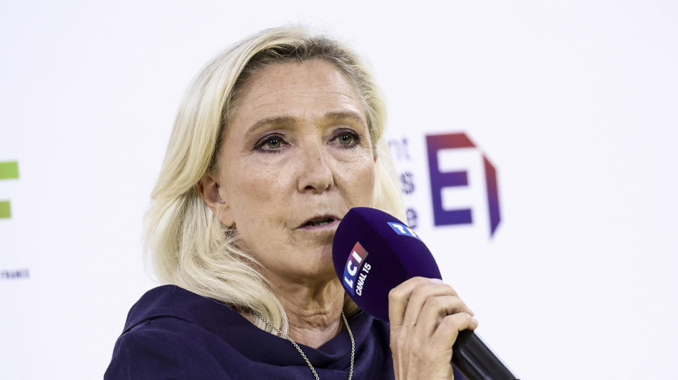  Le Pen promette, 'non voglio rifare la Francia di una volta ma quella di domani' 