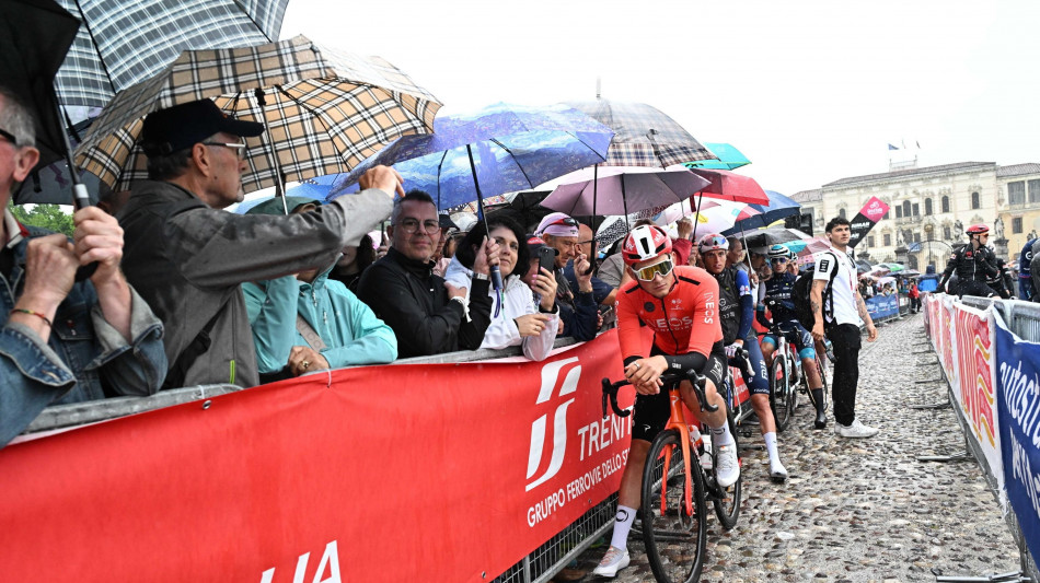 Giro: paura per Martinelli, scivola e precipita in un dirupo