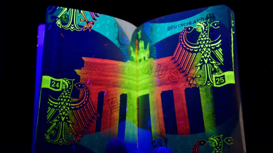 Schlag gegen Pass- und Dokumentenf&auml;lscher: Gro&szlig;razzia der Bundespolizei in Hamburg