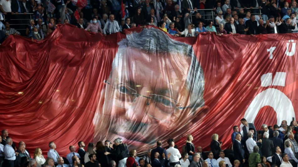 &Ouml;zg&uuml;r &Ouml;zel, la force &eacute;mergente de l'opposition turque