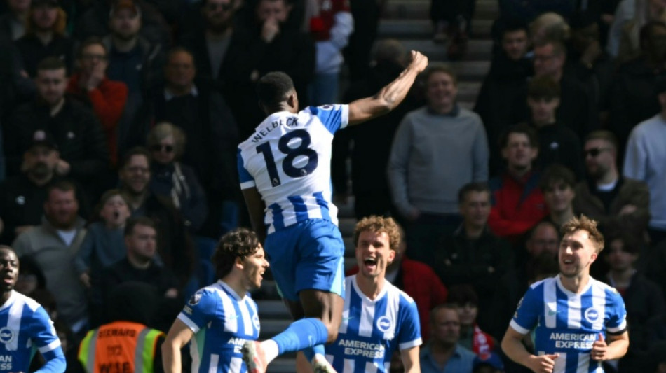  Welbeck scores twice to dent Liverpool's top-five hopes 