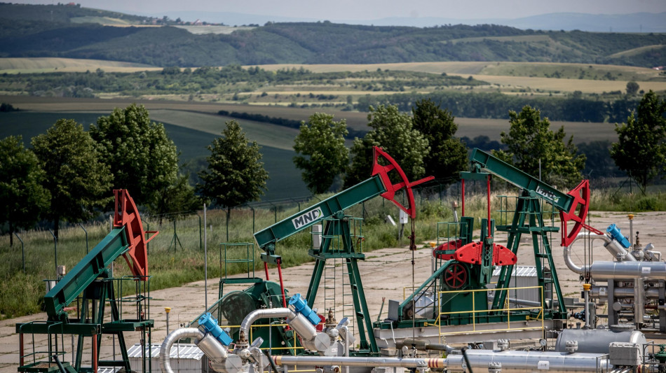 Il petrolio in calo a New York a 110,98 dollari