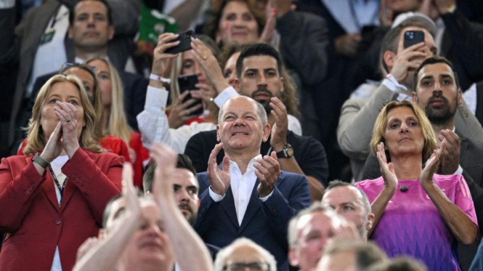 Scholz l&auml;dt Nationalmannschaft ins Kanzleramt