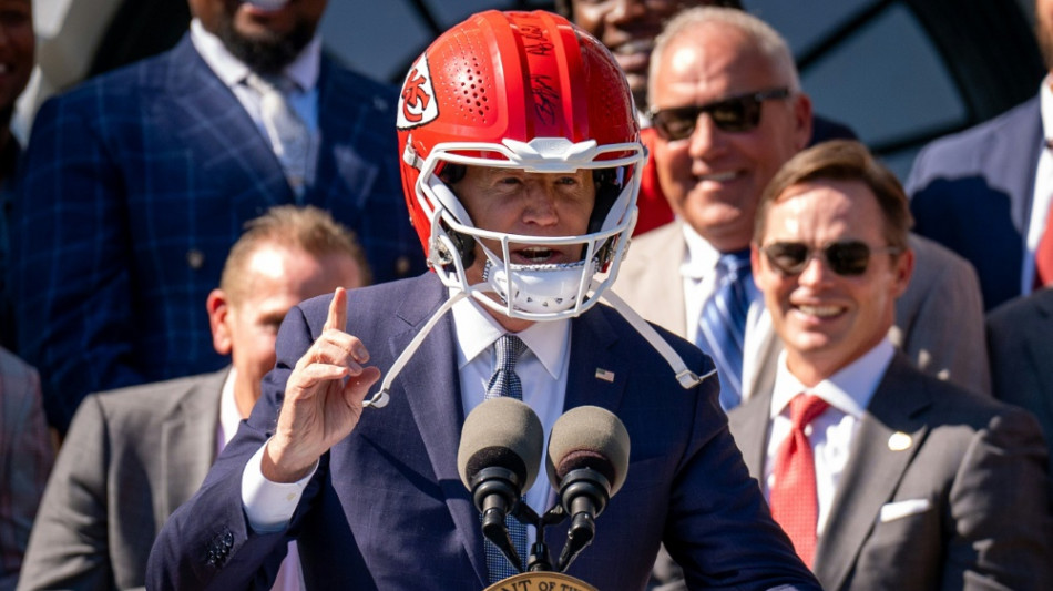 Besuch des Super-Bowl-Champions: Biden tr&auml;gt Chiefs-Helm