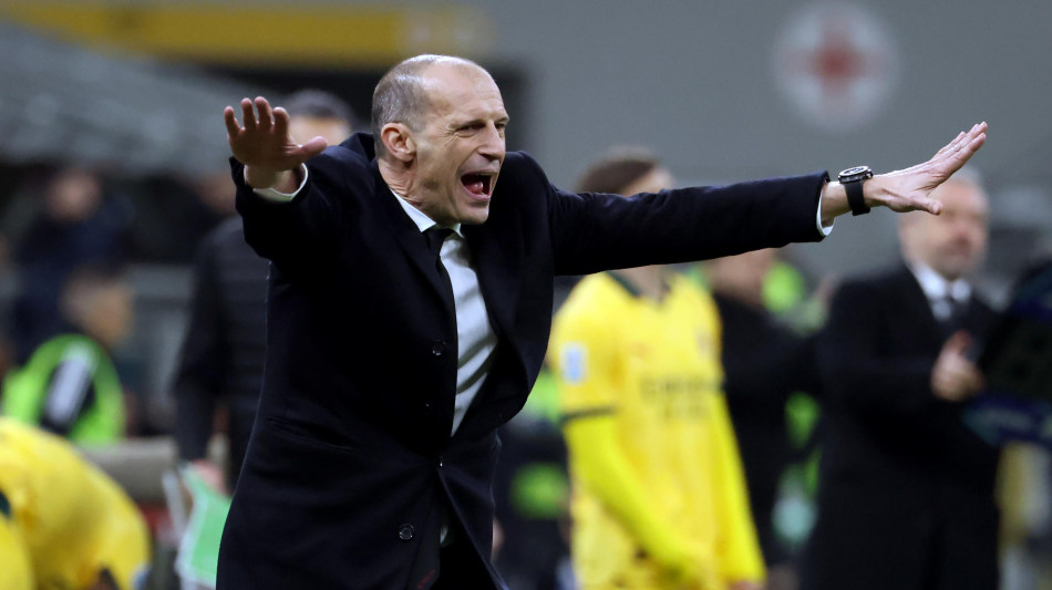 Milan: Allegri, dispiace non essere in panchina contro Parma