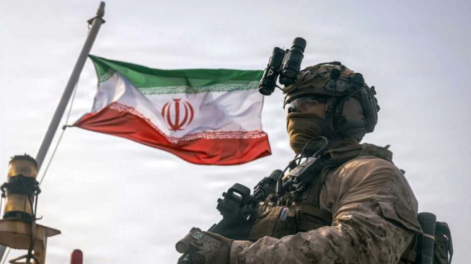  Apr&egrave;s deux semaines d'hostilit&eacute;s, Trump dit n'en avoir "pas fini du tout" avec l'Iran 