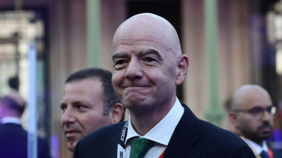  Uefa e Concacaf pedem &agrave; Fifa "pelo menos" US$ 10 milh&otilde;es para cada uma das 211 federa&ccedil;&otilde;es-membro 