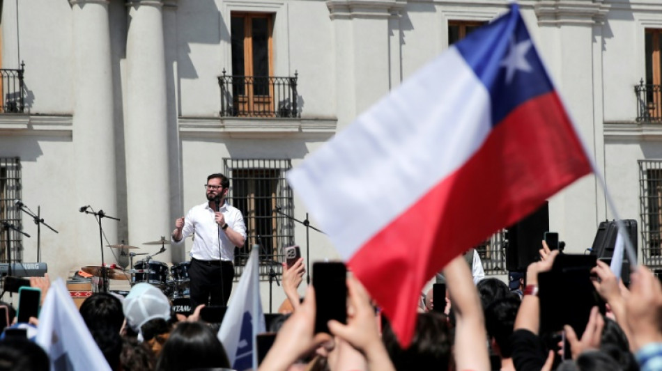 Manifestação apoia presidente do Chile após queda nas pesquisas