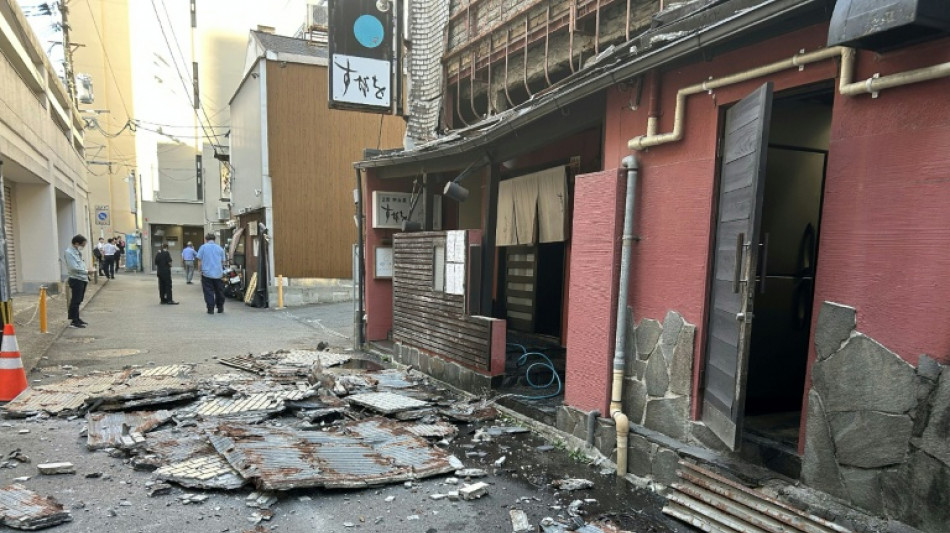  S&eacute;isme au Japon: plusieurs dizaines de bless&eacute;s, des personnes pi&eacute;g&eacute;es dans un centre commercial 