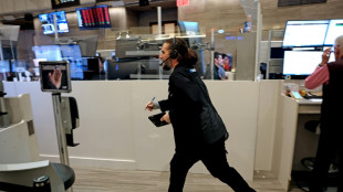 Wall Street despenca quase 6% por guerra comercial lan&ccedil;ada por Trump