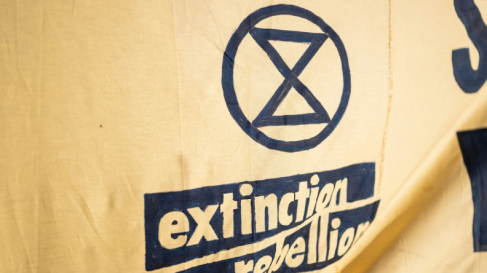 Klimaaktivisten blockieren Zufahrt f&uuml;r Kreuzfahrtschiff nach Amsterdam