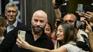 Travolta causa euforia en el cierre de un festival de cine en Panamá