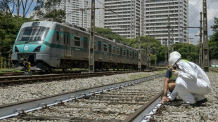 Trilhos s&atilde;o pintados de branco em S&atilde;o Paulo para evitar deforma&ccedil;&atilde;o devido ao calor