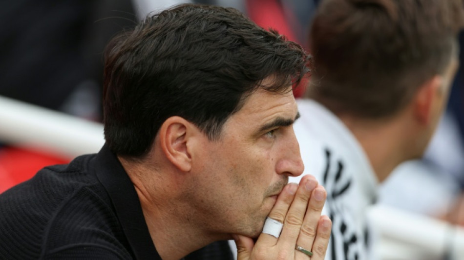  Andoni Iraola pede refor&ccedil;os para o ataque do Liverpool 