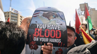 Miles de personas homenajean en Irán a los militares muertos en bombardeo en Siria