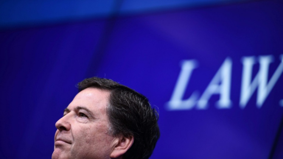  Presentan nuevos cargos contra James Comey, exjefe del FBI y cr&iacute;tico de Trump 