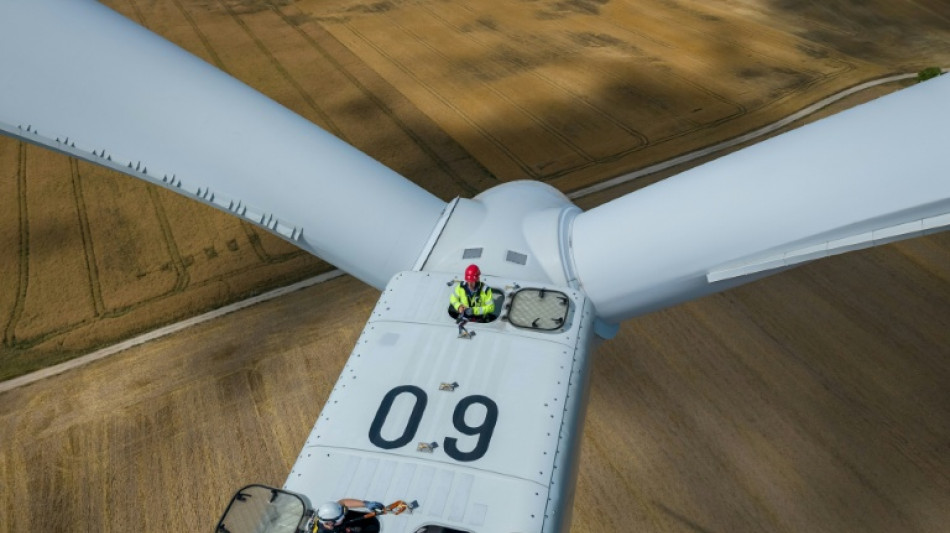  Des puits de charbon aux &eacute;oliennes, le vent tourne pour les mineurs polonais 