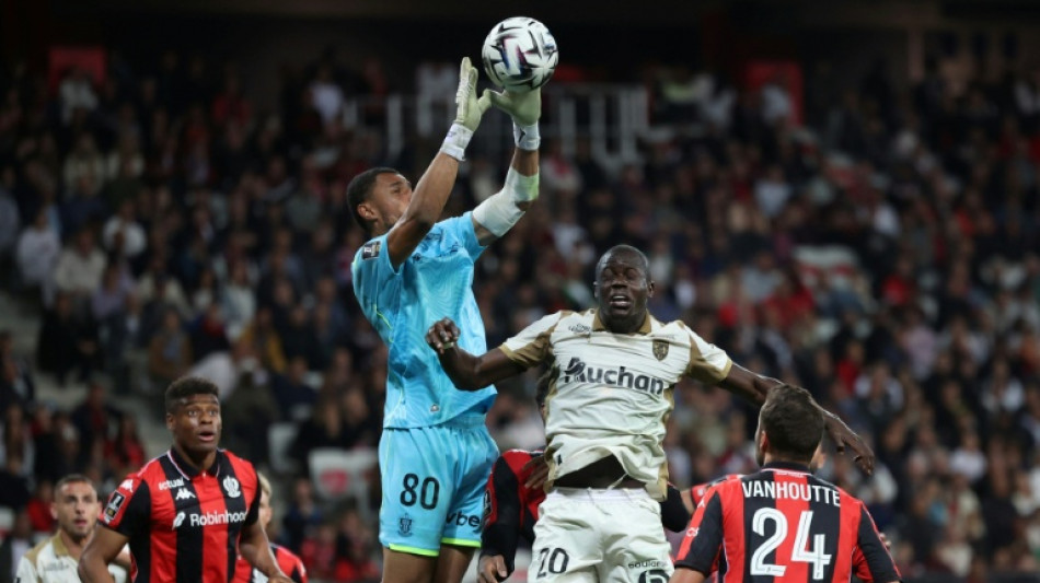  Ligue 1: Lens, rattrap&eacute; par Nice, voit les espoirs de titre s'&eacute;loigner 