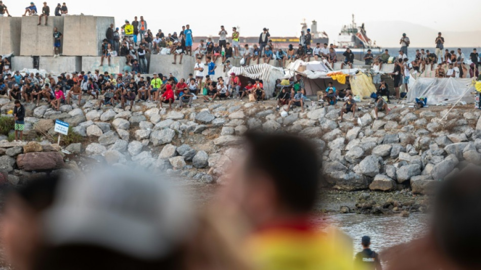  Migrantes s&atilde;o desalojados de assentamento em Ceuta antes da visita dos reis espanh&oacute;is 