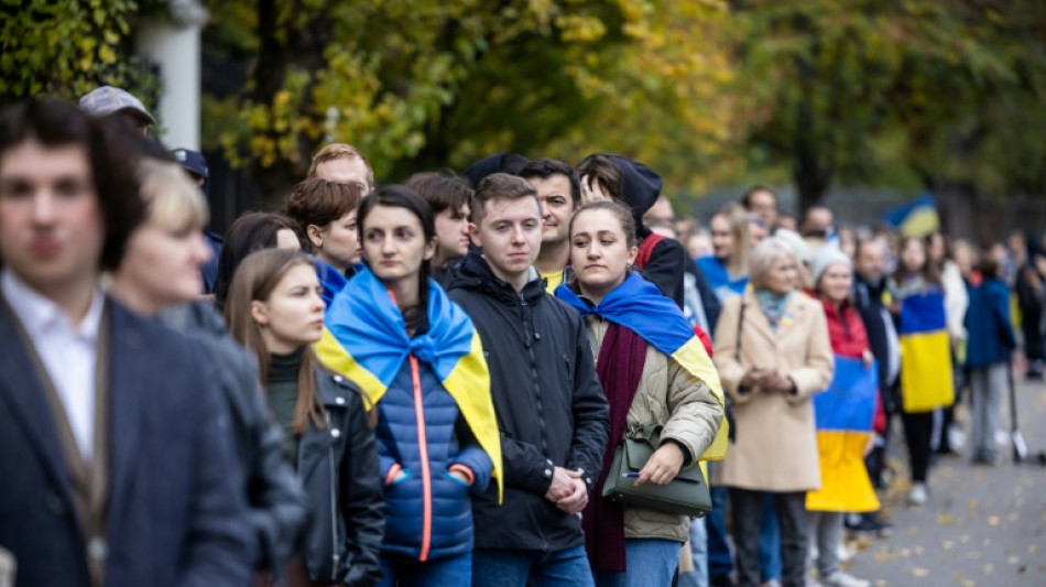 Hunderte Teilnehmer bei "Referendum" über Annexion russischer Botschaft in Polen