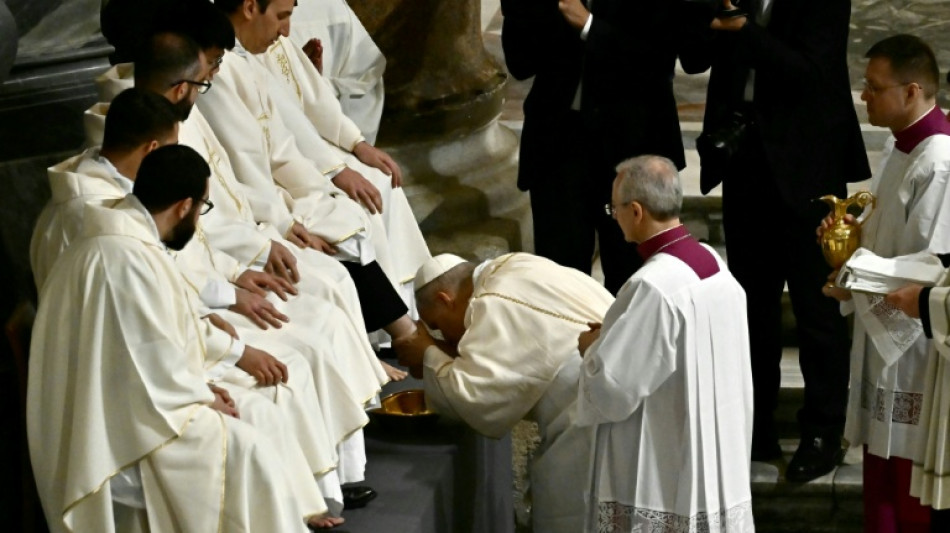  Le pape L&eacute;on XIV lave les pieds de 12 pr&ecirc;tres &agrave; Rome 