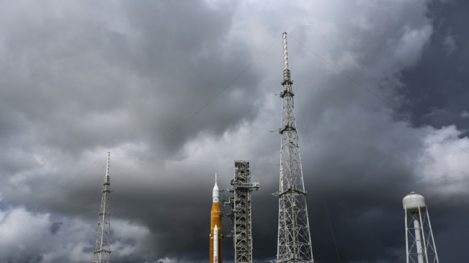 Nasa sagt für Dienstag geplanten Start von Mondmission Artemis 1 wegen Sturms ab