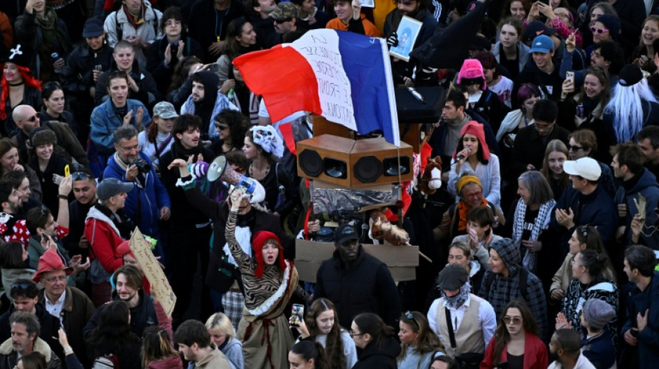  Regierung: 320.000 Teilnehmer bei neuen Protesten in Frankreich 