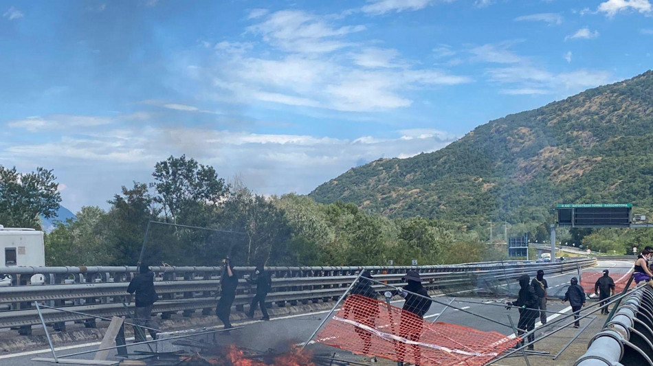 Viminale, in Val di Susa guerriglia urbana, non dissenso
