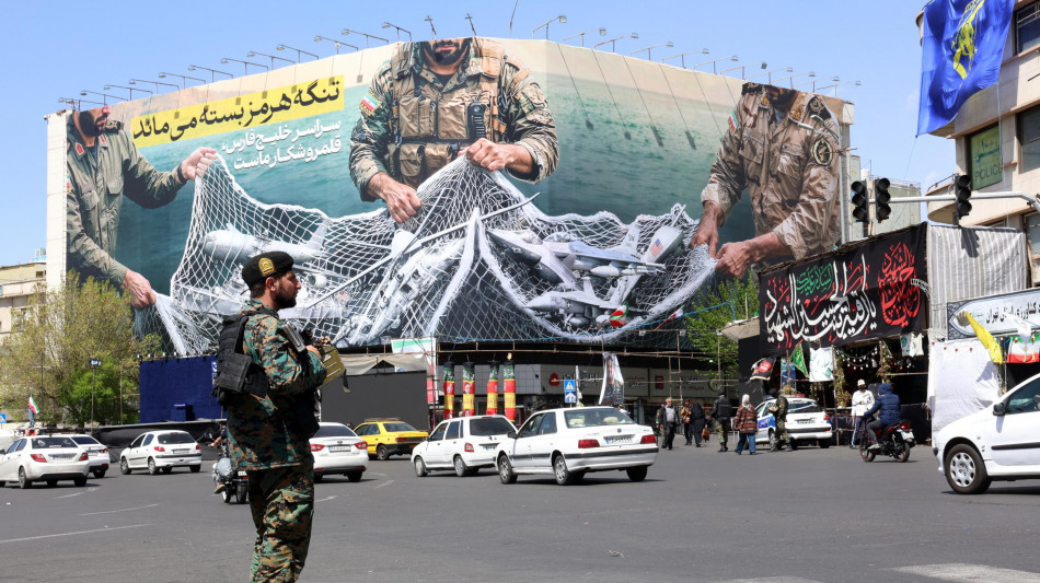  Iran, capo dell'intelligence dei Pasdaran ucciso in un raid 