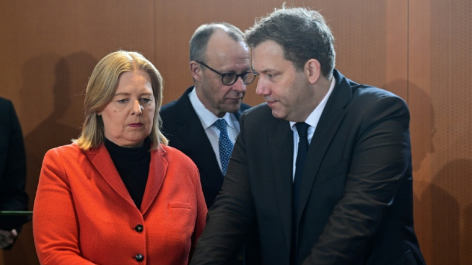  Union und SPD ringen um Entlastungen - Weidel bietet Merz Zusammenarbeit an 