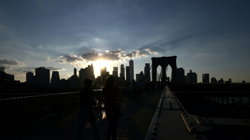 Resilient US economy spurs on stock markets