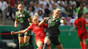 Bayern-Torh&uuml;terin Grohs patzt: Wolfsburg feiert zehnte Pokalparty in Serie