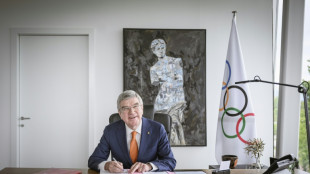 El COI opone la "solidaridad" a las primas del atletismo, dice Bach a la AFP