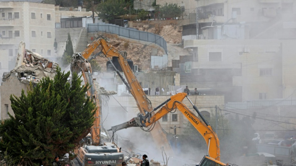  Israel derruba edif&iacute;cio em Jerusal&eacute;m Oriental onde viviam dezenas de palestinos 